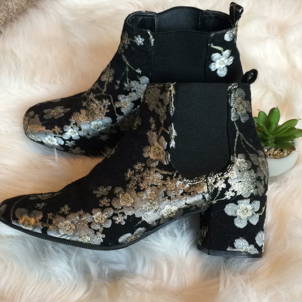 Floral print booties